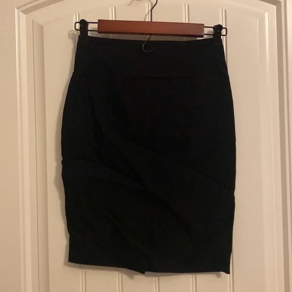 Women’s small IZ Byer brand short black knee length pencil skirt - Picture 2 of 2